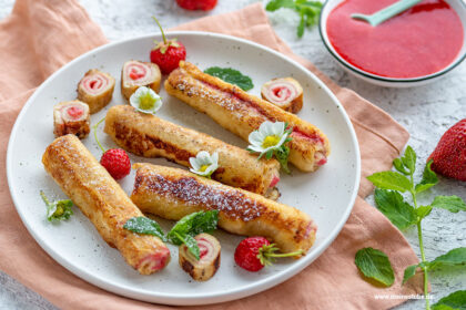 French toast rolls with strawberry jam, meinetube